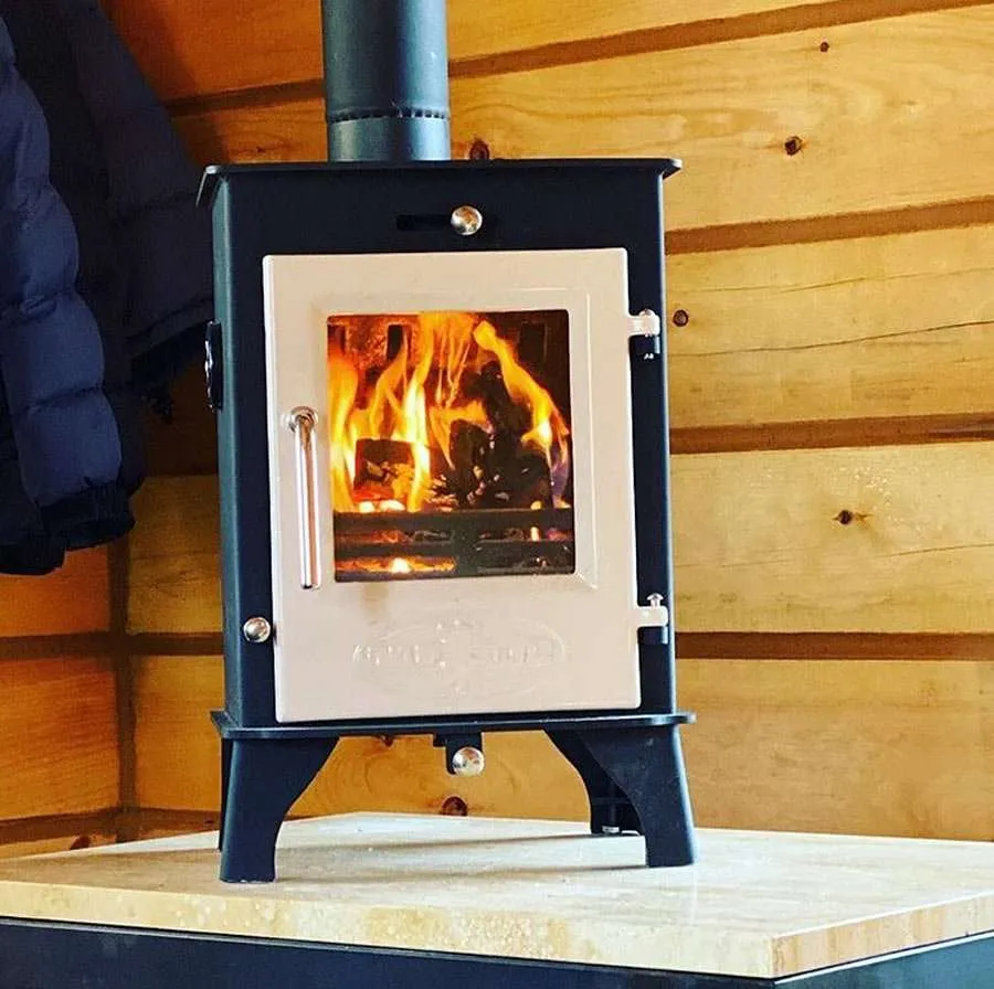 Tiny wood clearance stove for camper